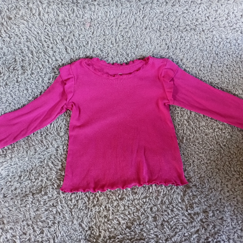 Long sleeve pullover.